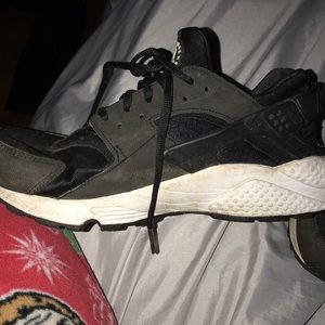 black and white hauraches